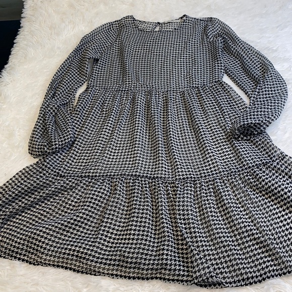 Stradivarius Ultra Sheer Houndstooth Tiered Dress - Picture 1 of 5
